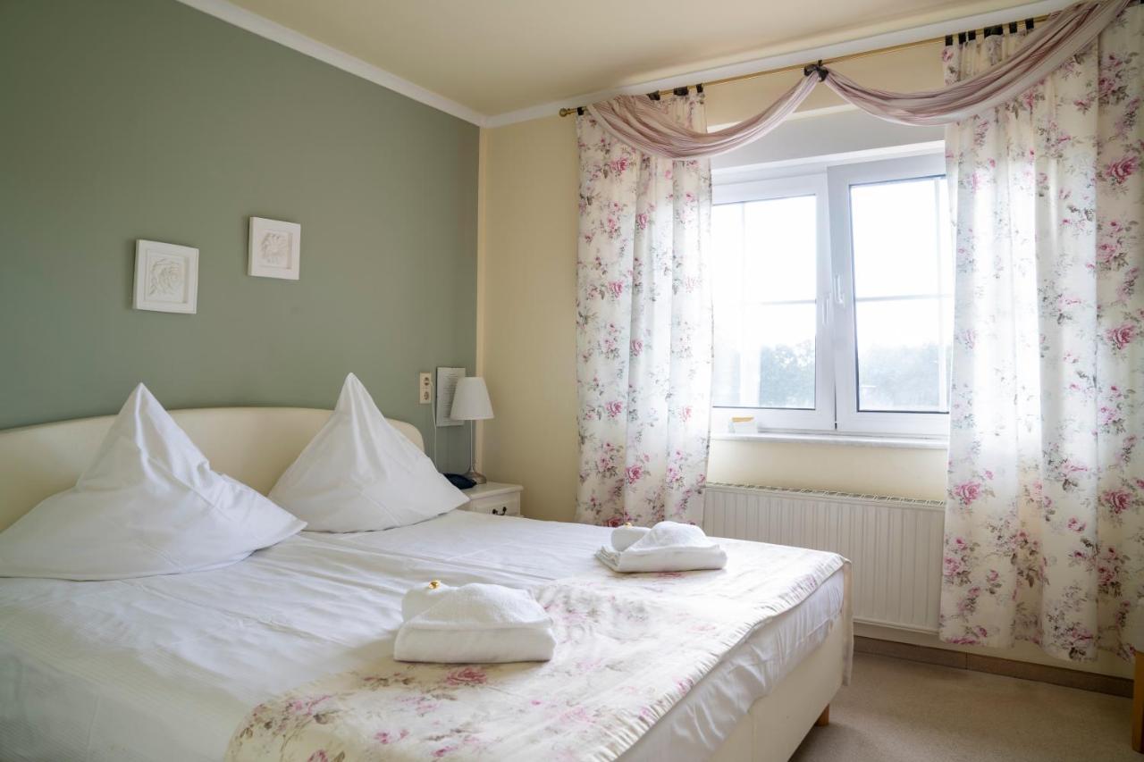 Hotel Am Wald B&B ミッヒェルドルフ エクステリア 写真